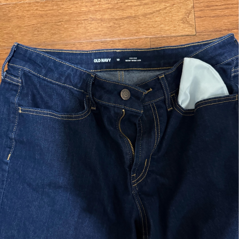 Women’s Old Navy High-Waisted Wow Wide Leg Dark Indigo Jeans, size 10.